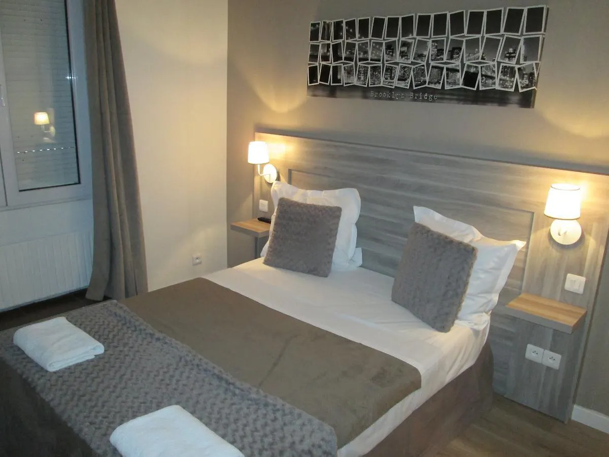 Hotel Menil Bon Temps Paris 3*,