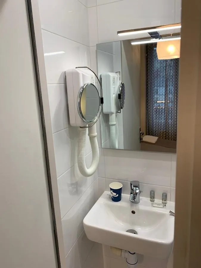Hotel Menil Bon Temps Paris 3*,